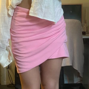 Rosa omlottkjol från Zara - Supersöt rosa kortkjol från Zara 