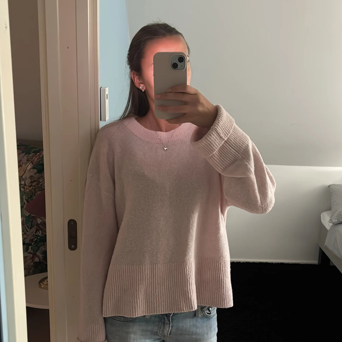 Ljusrosa stickad tröja med ribbade detaljer