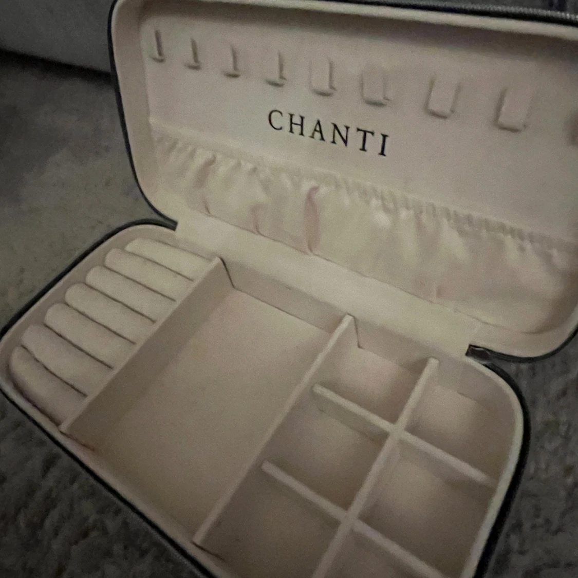 Svart smyckeskrin från Chanti - 4