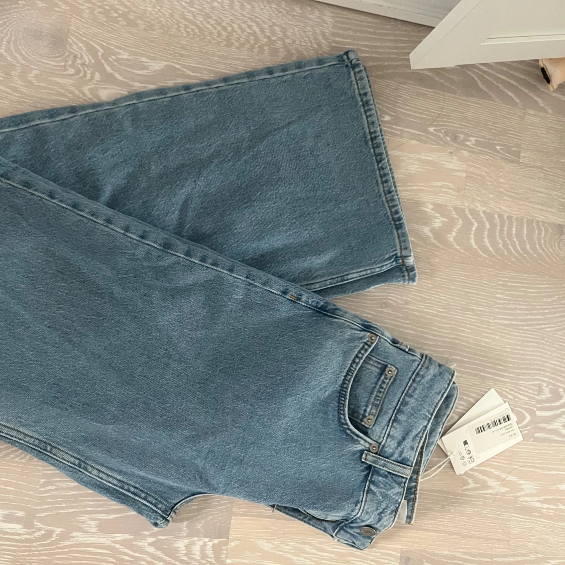 Blå straight low waist jeans från NA-KD - 3