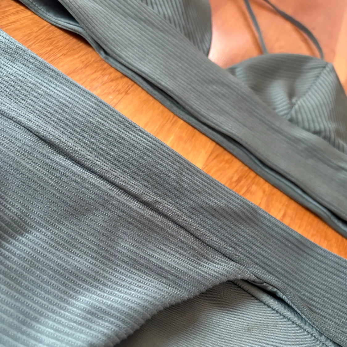 Ribbad olivgrön bikini - 2