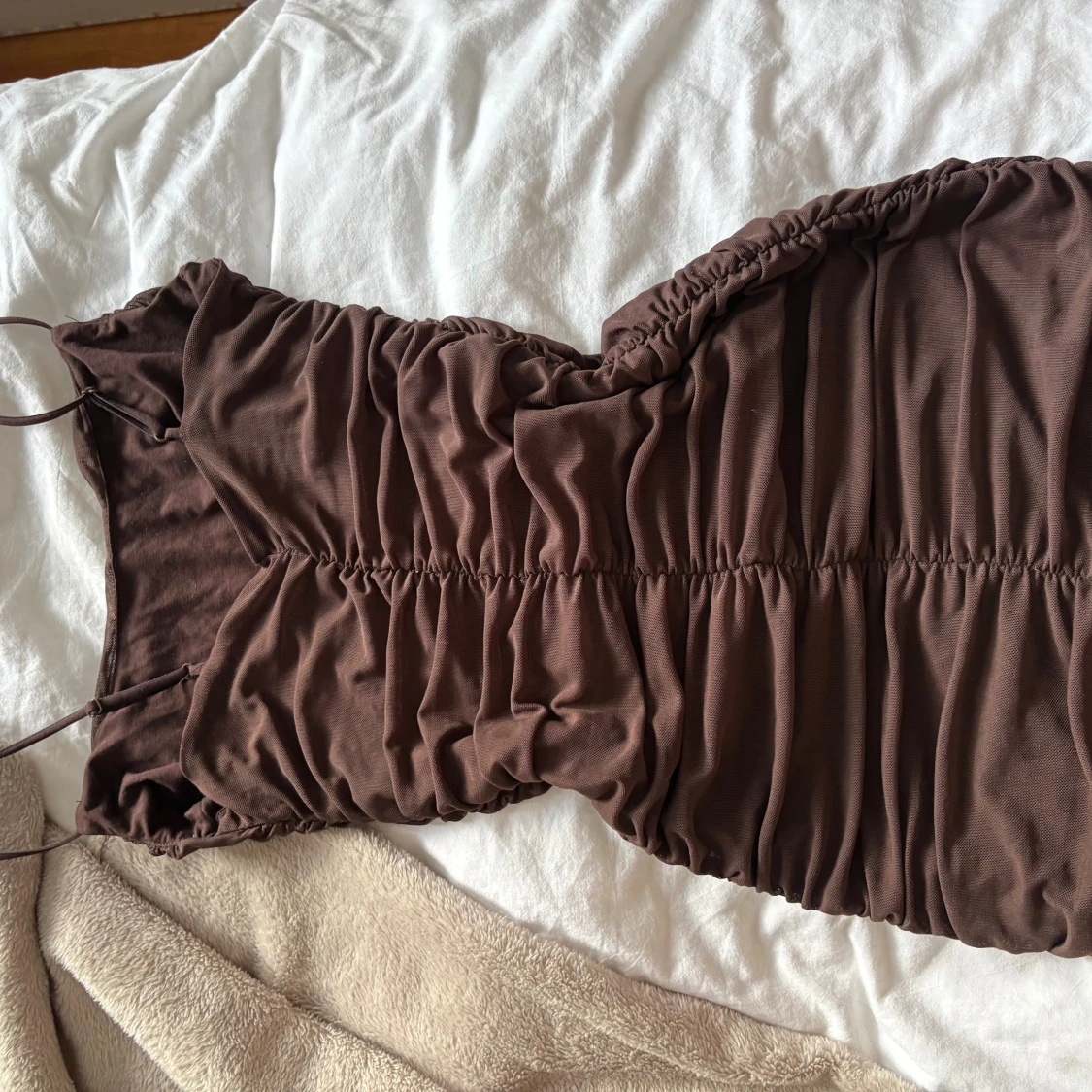 Brun omlottklänning från Bik Bok