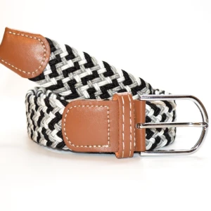 Flätat bälte - Grå, Vit, Svart - Montore’s flätade bälte som även är känt som ”grisch bältet” är ett stilrent elastikt bälte. Tack vare att det är elastiskt så finns inga färdiga hål som i ett traditionellt bälte och det gör att det passar alla. Bältet är ca 105cm långt. Vid fler frågor eller funderingar så är du varmt välkommen att höra av dig!