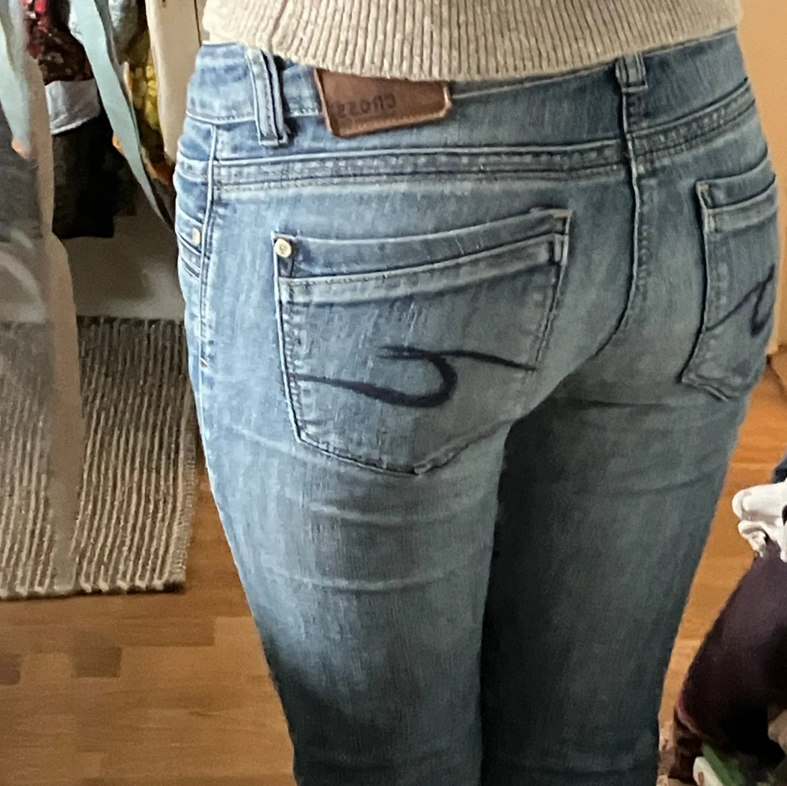 Lågmidjade blå bootcutjeans - 2