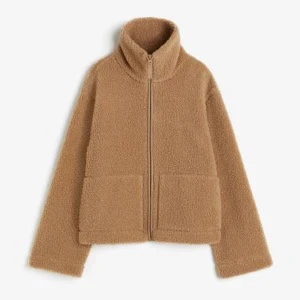 Trendig brun teddyjacka - Säljer denna trendiga bruna teddyjacka från h&m perfekt för de kallare tiderna 🤎