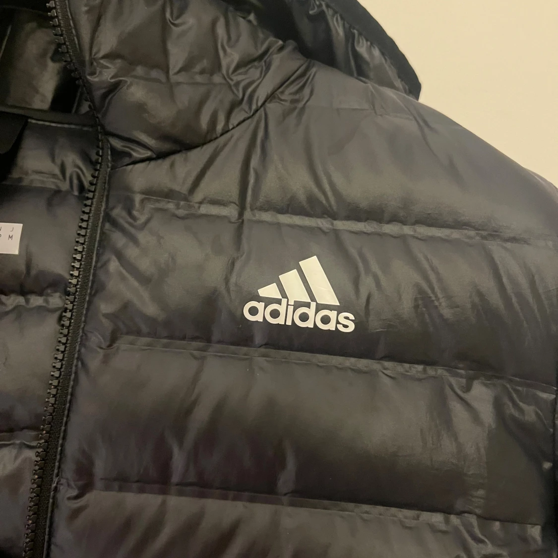 Svart dunjacka från Adidas - 2