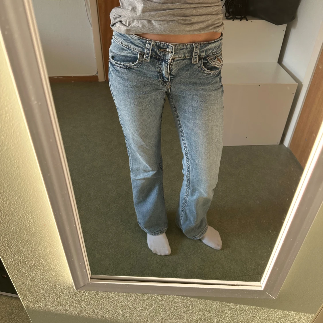 Ljusblå bootcut jeans från Gina Tricot - 1