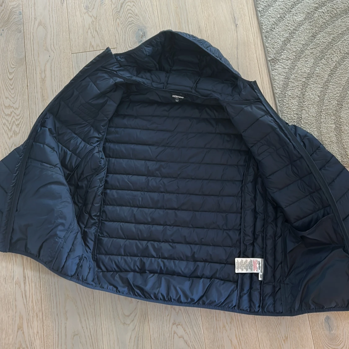 Mörkblå pufferjacka från Ellesse - 2