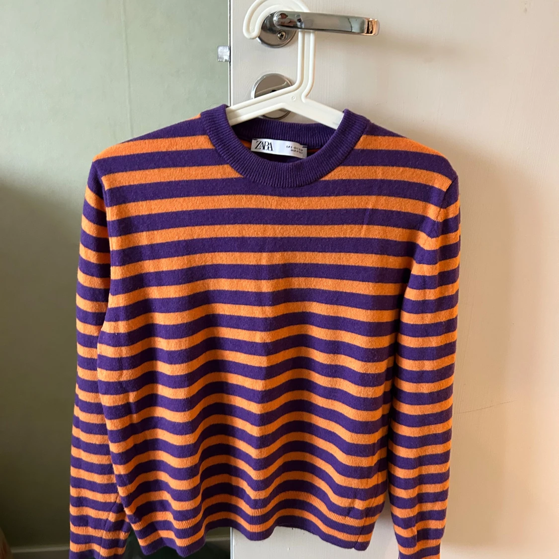 Randig lila och orange tröja från Zara