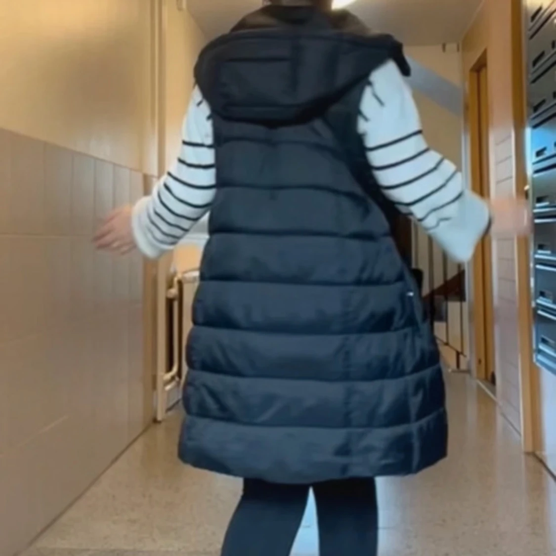 JDY  lång väst med huva Stl XS  - 3