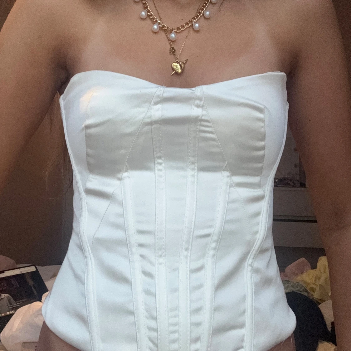 Vit korsett-topp i satin - 1