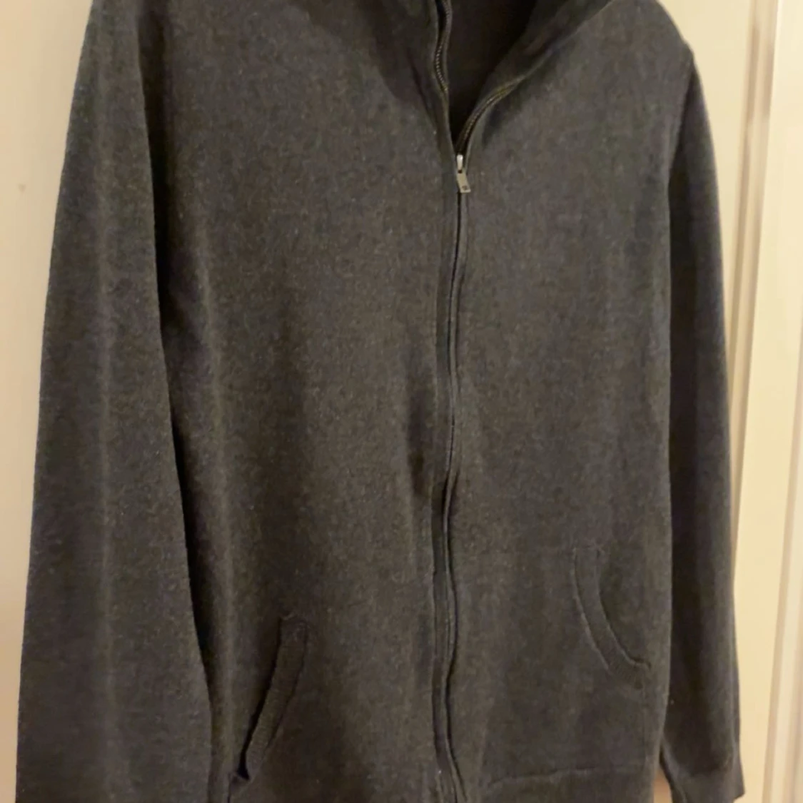 Mörkgrå kofta med dragkedja från MNG - 3