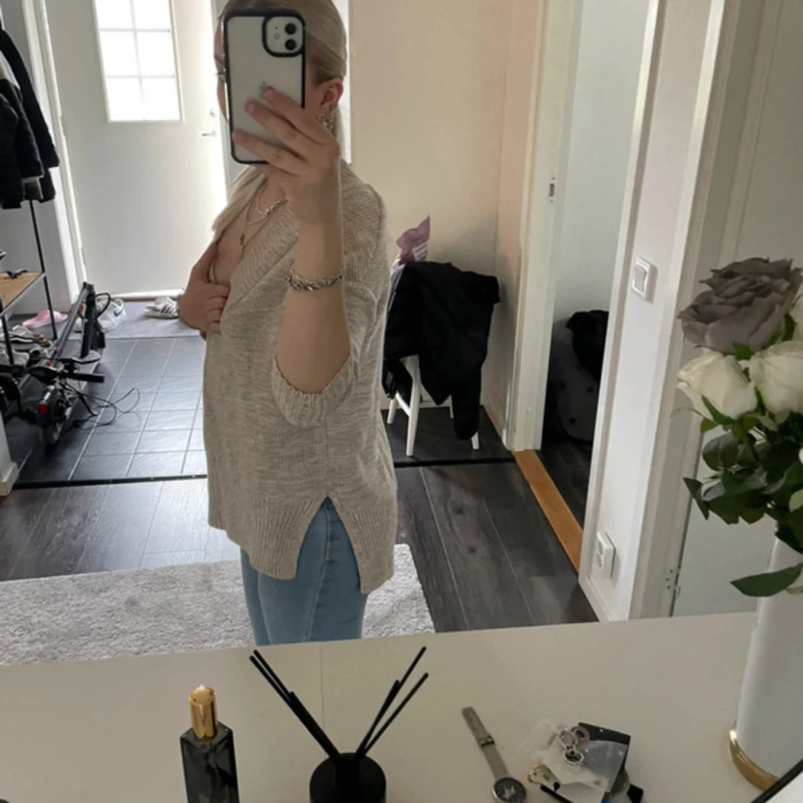 Beige stickad v-ringad tröja Gina Tricot - 1