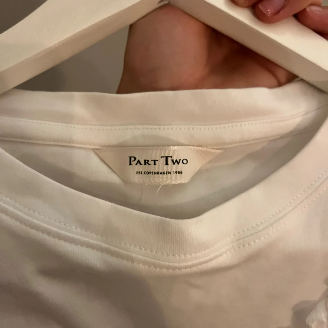 Vit ärmlös topp med volang Part Two - 3