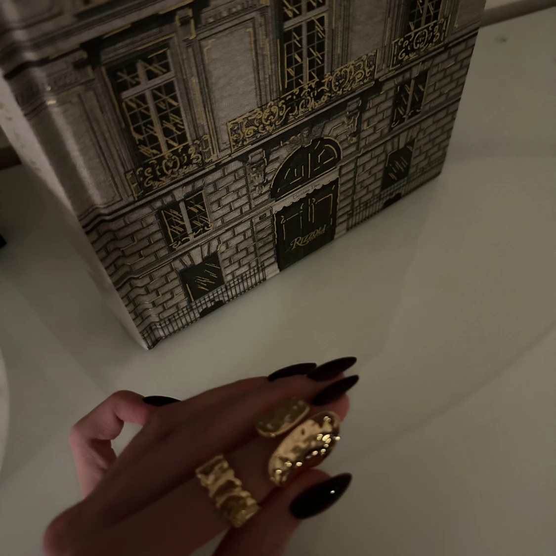 Två chunky guldiga ringar - 2