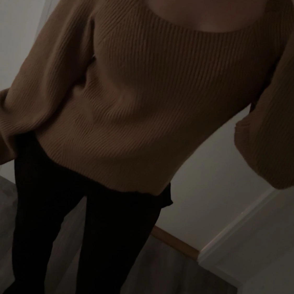 Beige stickad tröja med vid ärm - 2