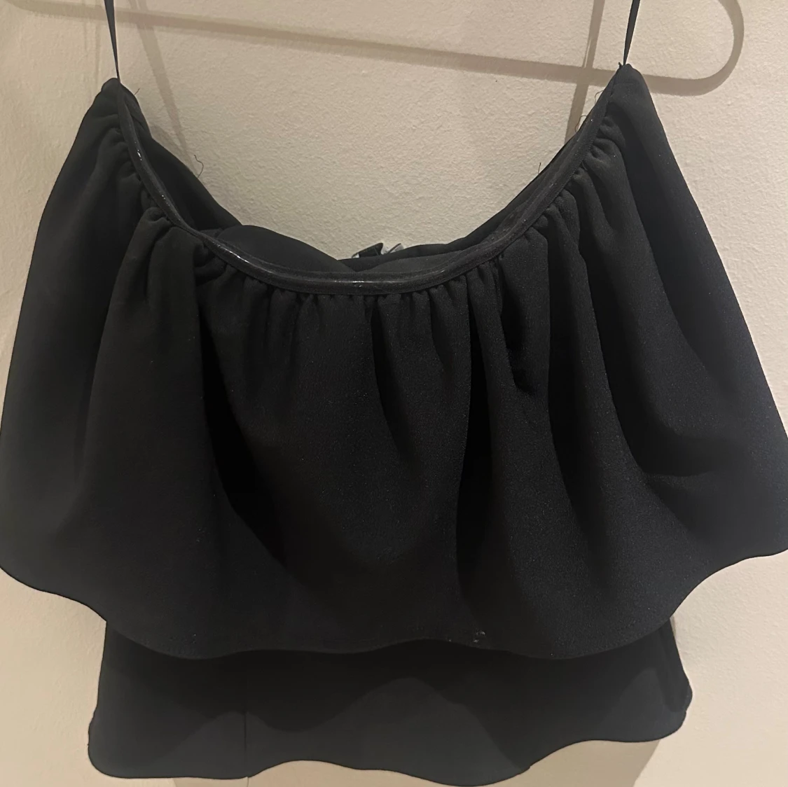 Svart volangig tubtopp - 1