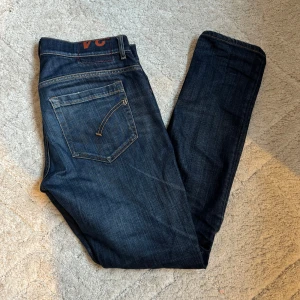 Dondup George Jeans - Size 34 - Säljer dessa trendiga och snygga jeans! Perfekta till hösten! 🍁| De är i storlek 34 och passar dig som är mellan 175-185 cm lång ungefär! | Skicket är 10/10 och nästintill inte använda.