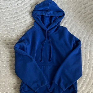 Blå hoodie - Hoodie från monki!! Använd köp nu 💗