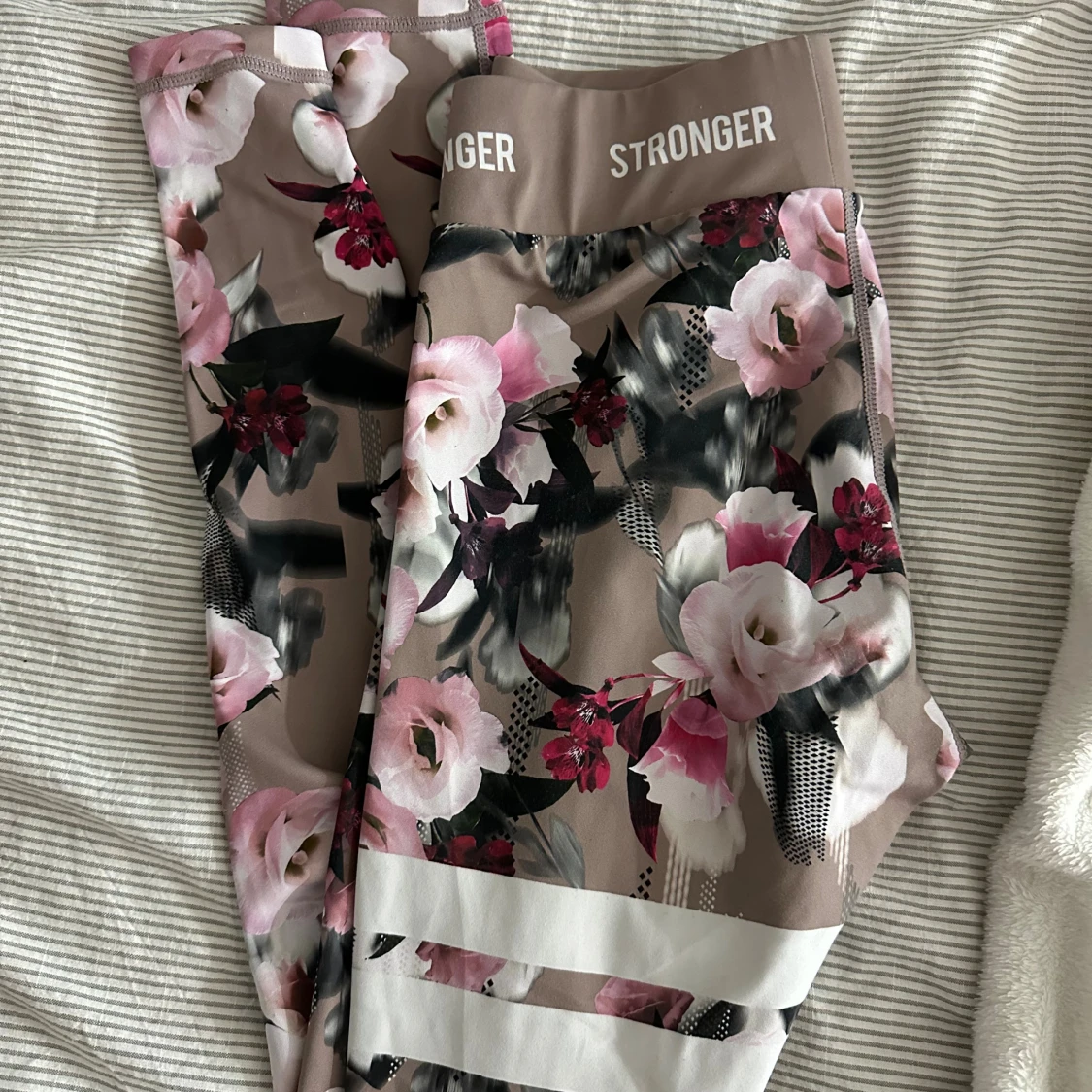 Blommiga leggings från Stronger S