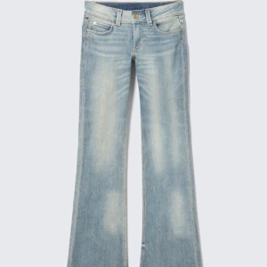 Booty Bei Low Waist Skinny Bootcut Jeans   - Säljer ett par helt nya bootcut jeans från Cheap Monday i färgen Cloudy Blue. De är slutsålda. Storleken är 27/34 men är ganska små i storleken! 