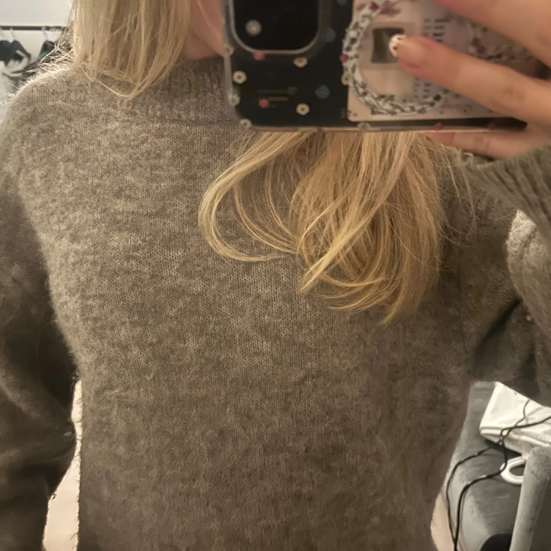 Beige stickad tröja från H&M - 1