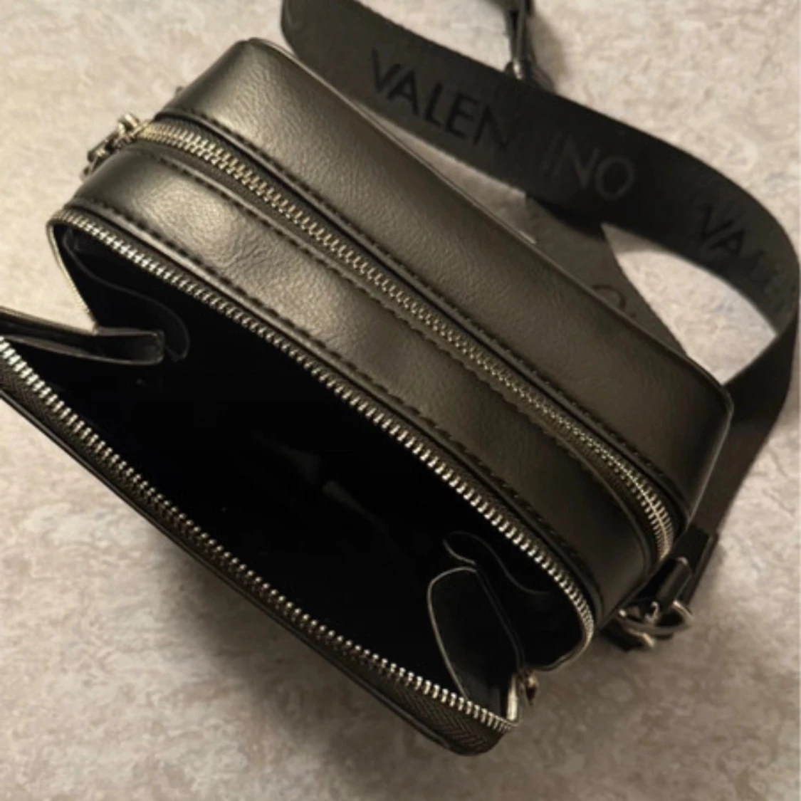 Svart axelväska från Valentino - 1
