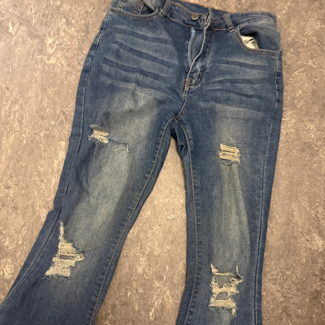 Jeans med hål - 1