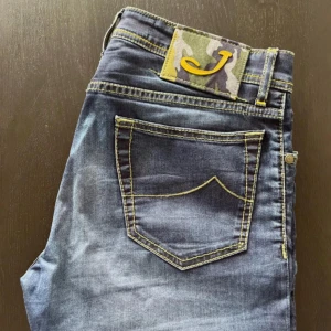 Jacob Cohens Jeans | W31 - Jacob Cohën Limited Edition - Storlek 31 Längd:108cm/midja:39cm - Modell 688 - Hör av dig vid minsta fundering// Luxeriet
