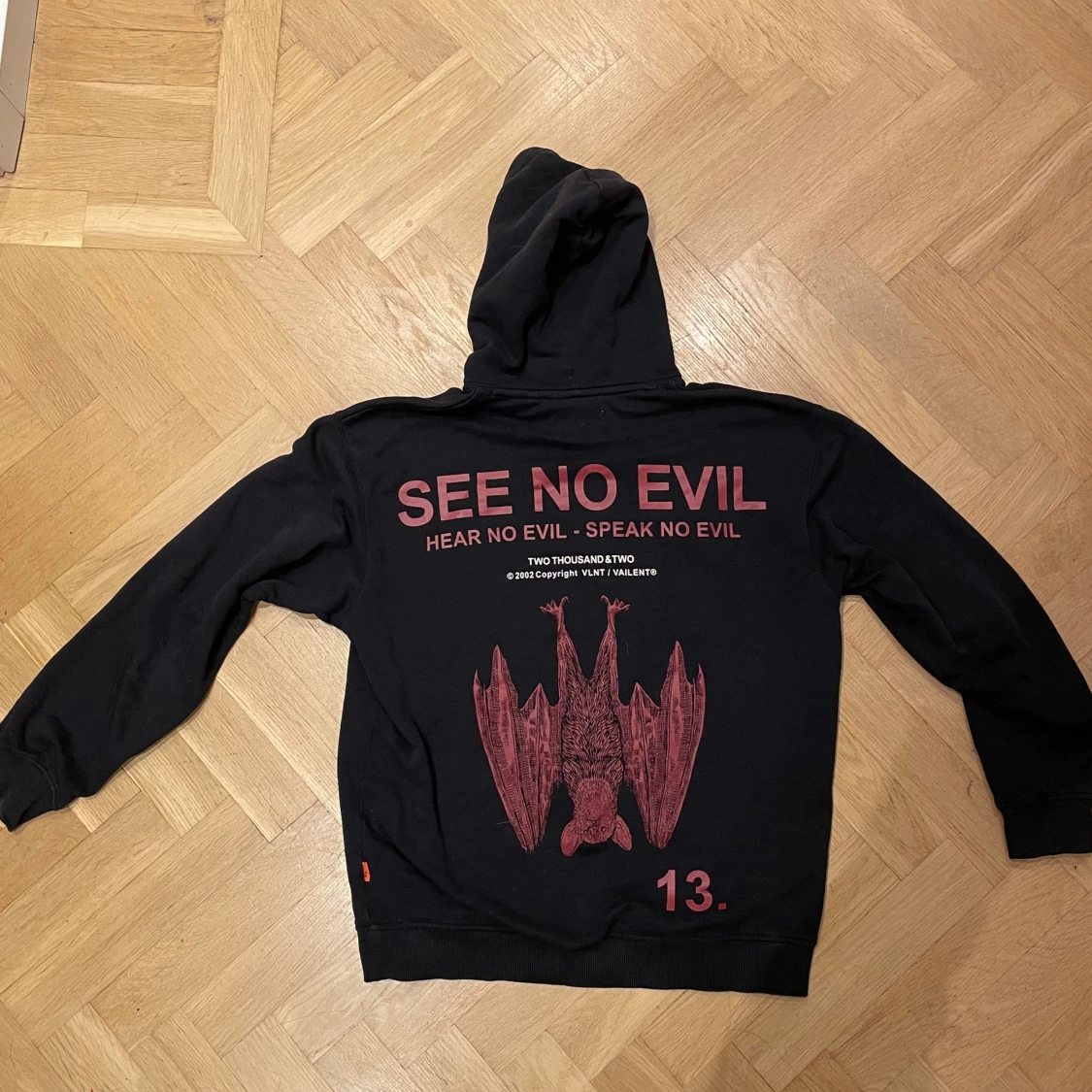 Svart hoodie från Vailent med tryck - 1