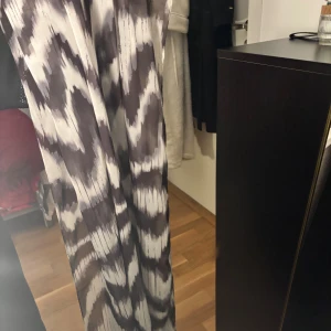 Svartvita  slöja  - Snygg Svartvit slöja 