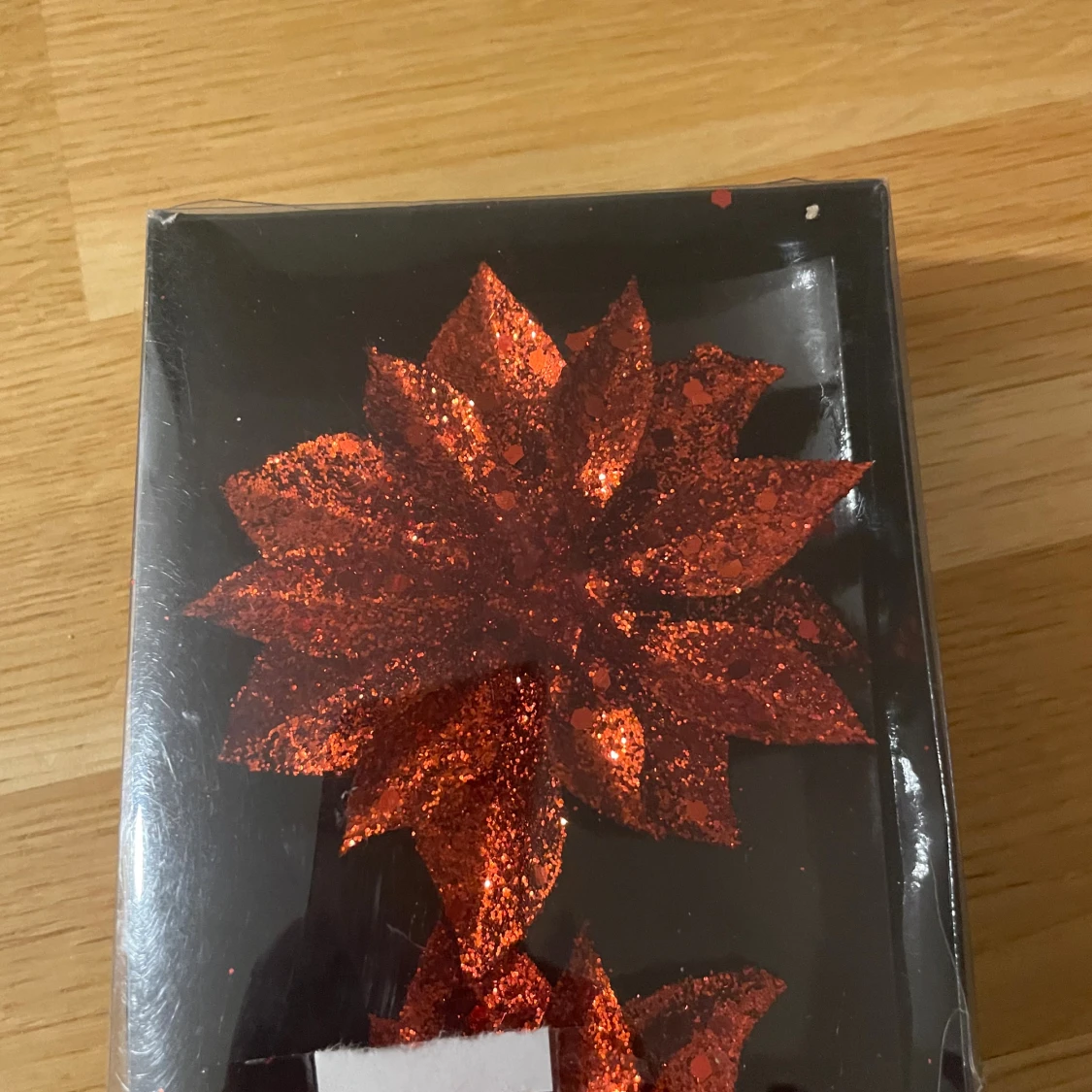 Röda glittriga blomdekorationer - 2