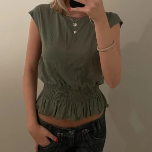 Topp - Jättefin militärgrön t-shirt❤️‍🔥