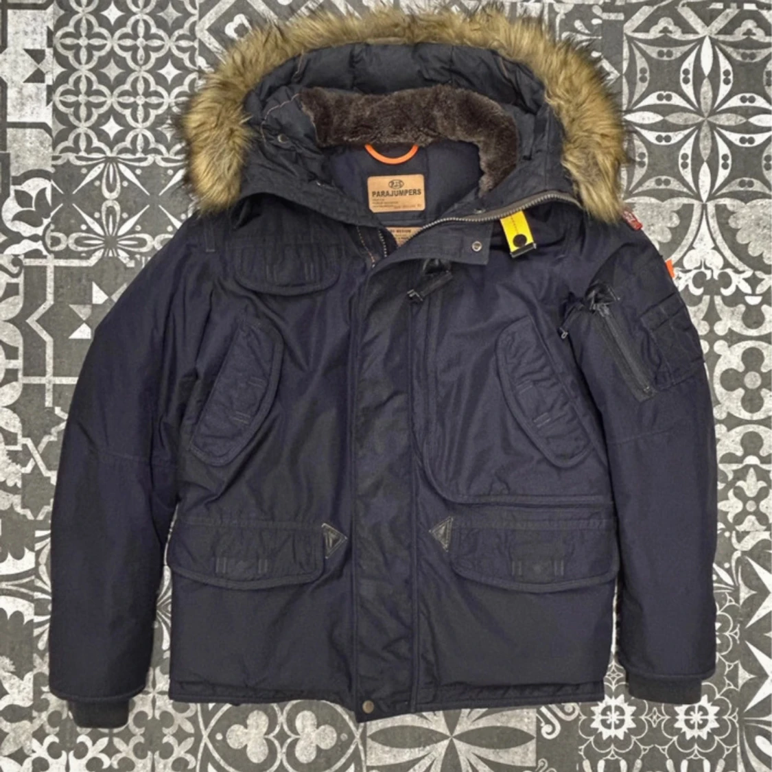 Mörkblå Parajumpers dunjacka med päls