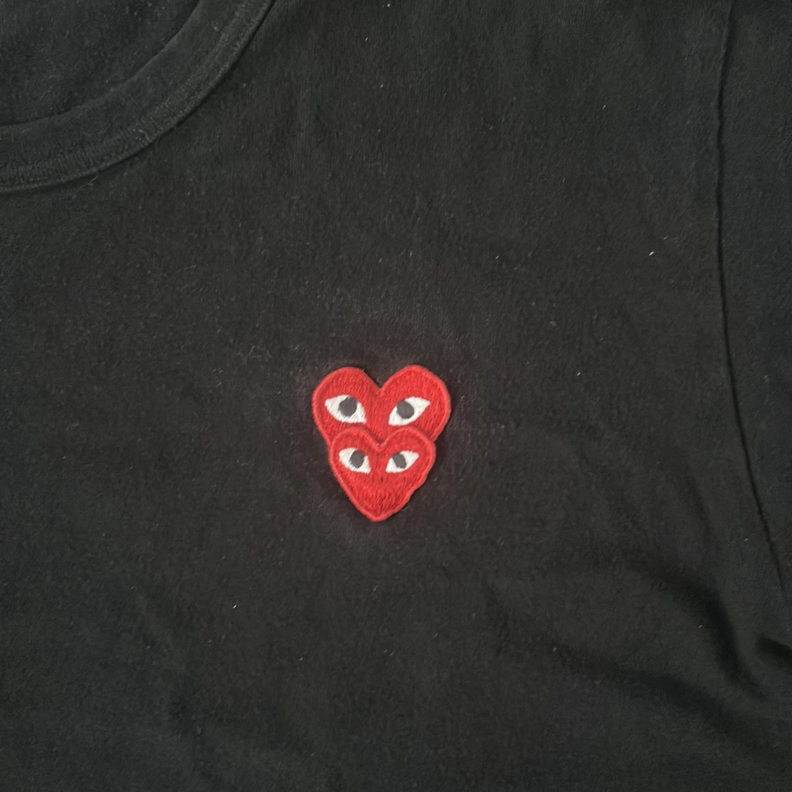 Svart t-shirt från Comme des Garçons Play - 1