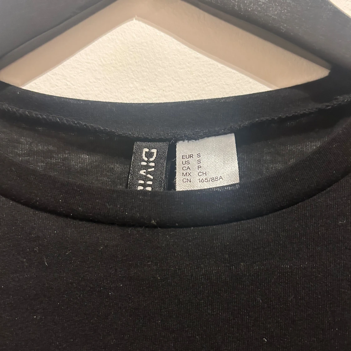 Svart basic t-shirt  - 1