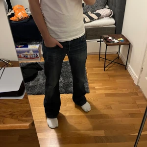 Vintage Levis jeans - Sjukt feta vintage Levis bootcut jeans. Dessa har en riktigt fet tvätt och passformen e perfekt. Inga defekter alls, dessa är fläckfria. Priset kan diskuteras men inga skambud, hörs.