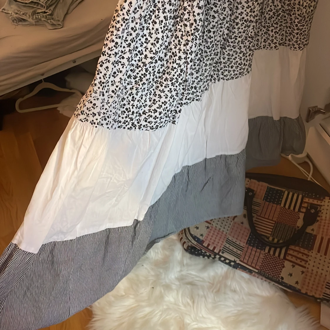 Långklänning i svartvitt med mönster - 3