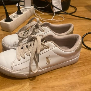 Ralph Lauren skor! - Väldigt fina oanvända Ralph Lauren skor i storlek 37, tveka inte med att ställa frågor!😁