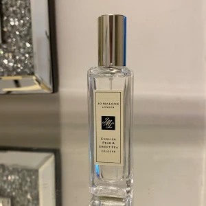 Jo Malone- English Pear & Sweet Pea - Jo Malone parfym- English Pear & Sweet Pea Cologne. Endast testad. 30 ml. Kommer i orginalförpackning.