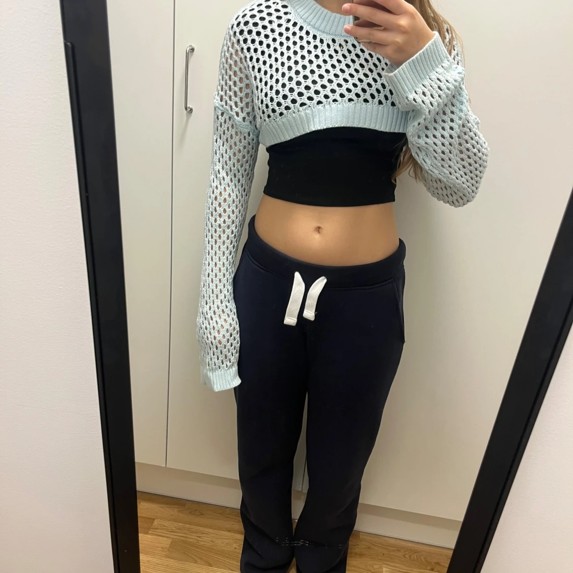 Ljusblå croppad stickad tröja Monki