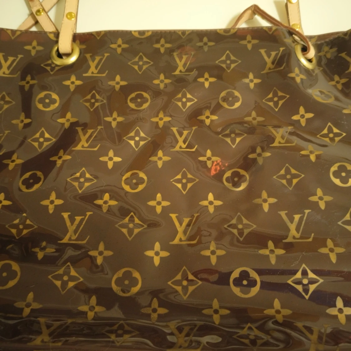 Brun genomskinlig väska. - 2