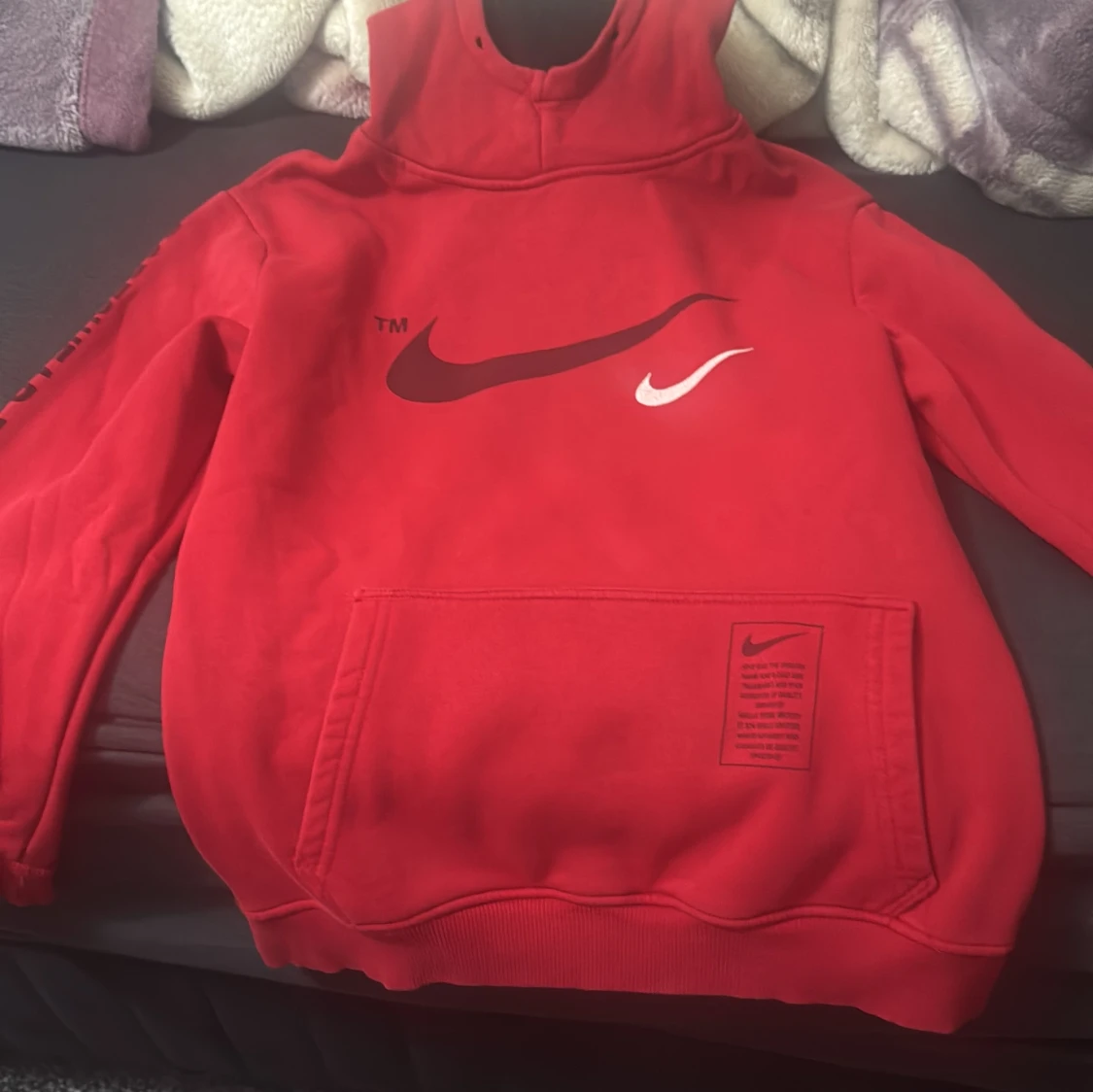 Röd Nike hoodie med logga