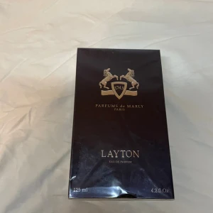 Parfums de Marly Layton 125ml - Helt ny 100ml parfym, pris kan diskuteras vid snabb affär.  Säljer bort en del av min parfym kollektion så det finns lite fler parfymer under min profil, paketpris går också och fixa.    Kvitto finns!