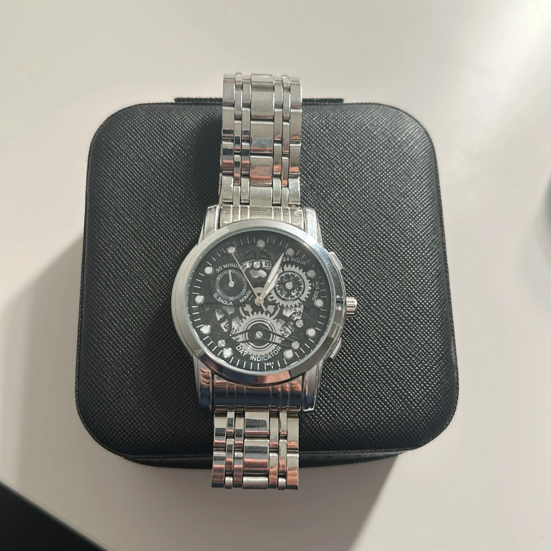 Stilren silverfärgad klocka med länk - 2