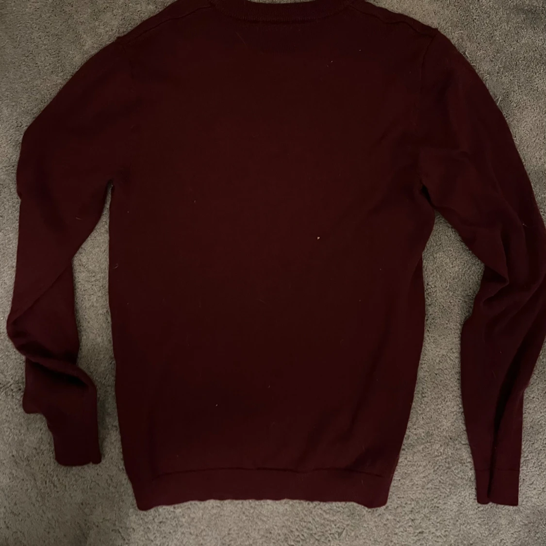 Vinröd tröja i merinoull A Day's March - 1