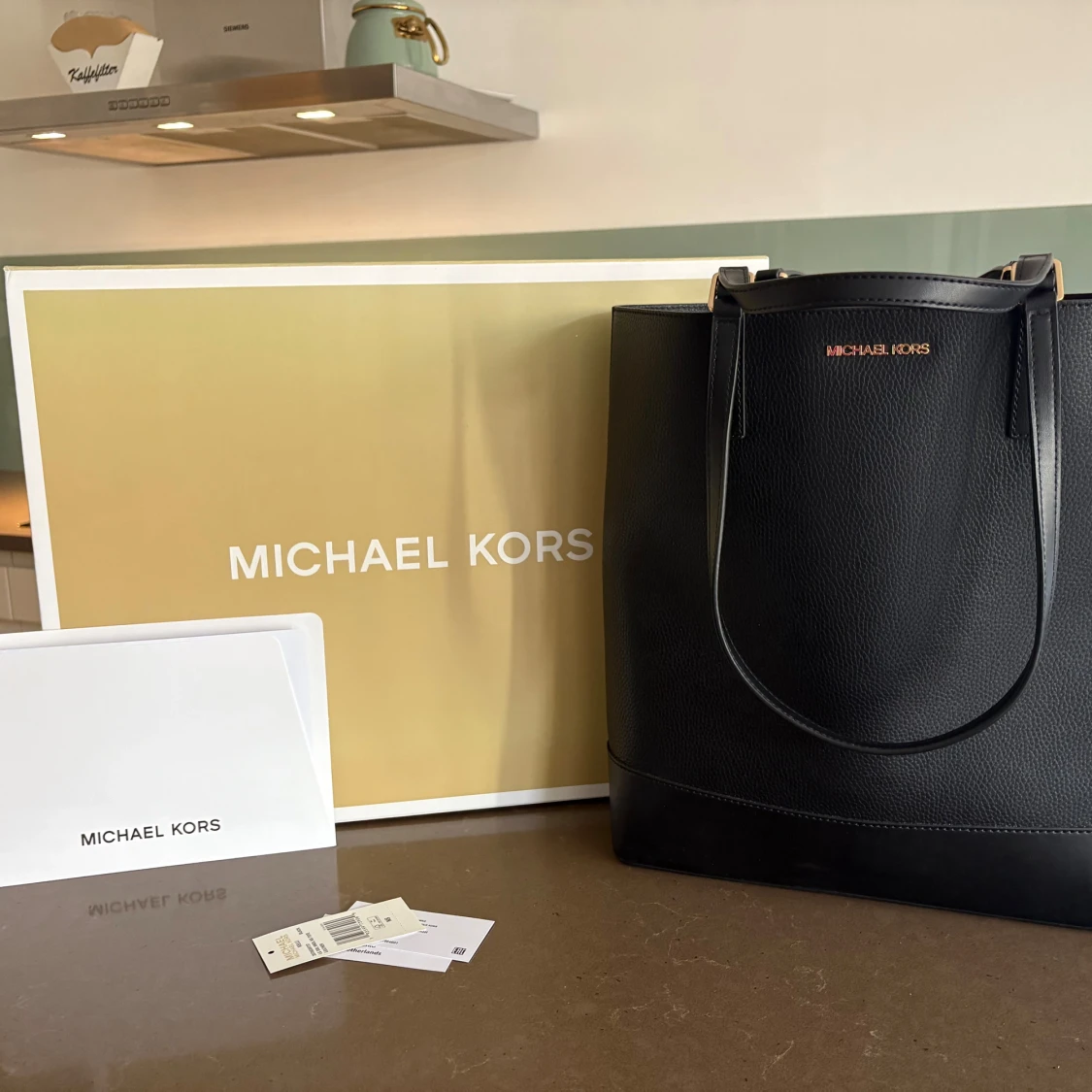 Svart axelväska från Michael Kors - 1