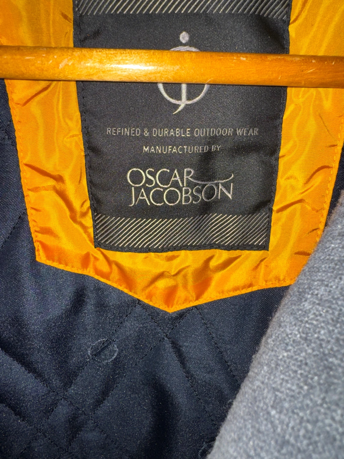 Svart rock från Oscar Jacobson - 2