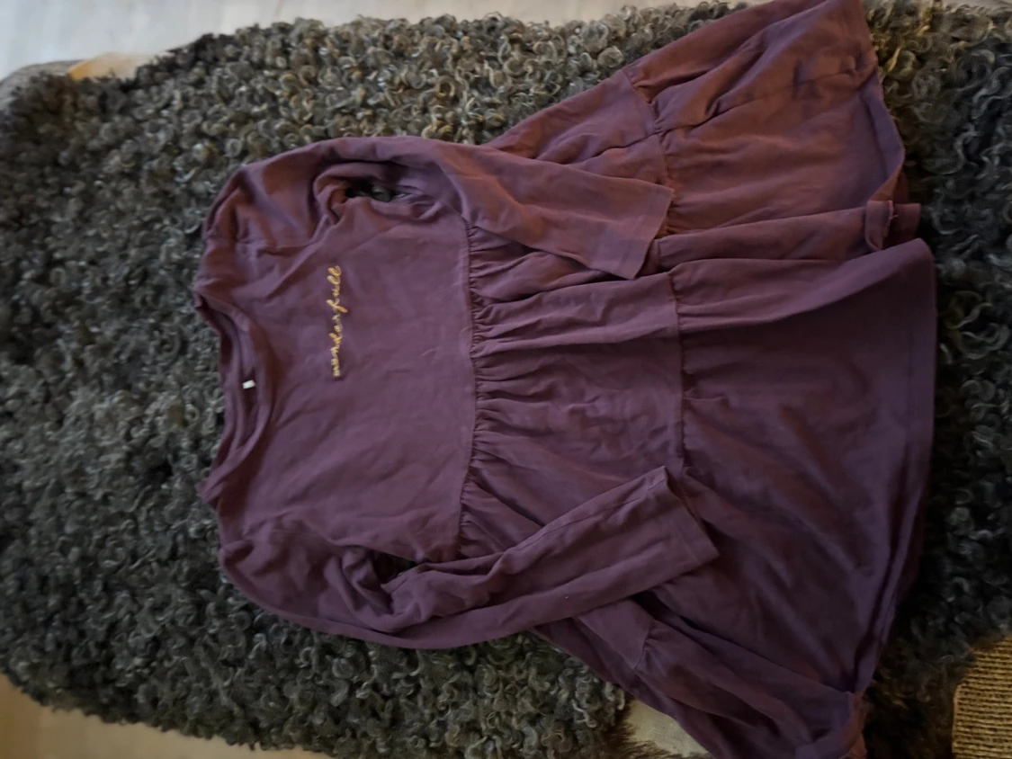 Lila volangklänning med matchande tuffa leggings NAME IT  - 1