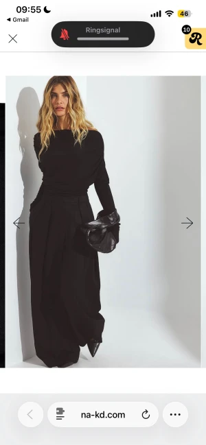 Nakd topp - Aldrig använd med prislapp hann inte lämna tillbaks❣️